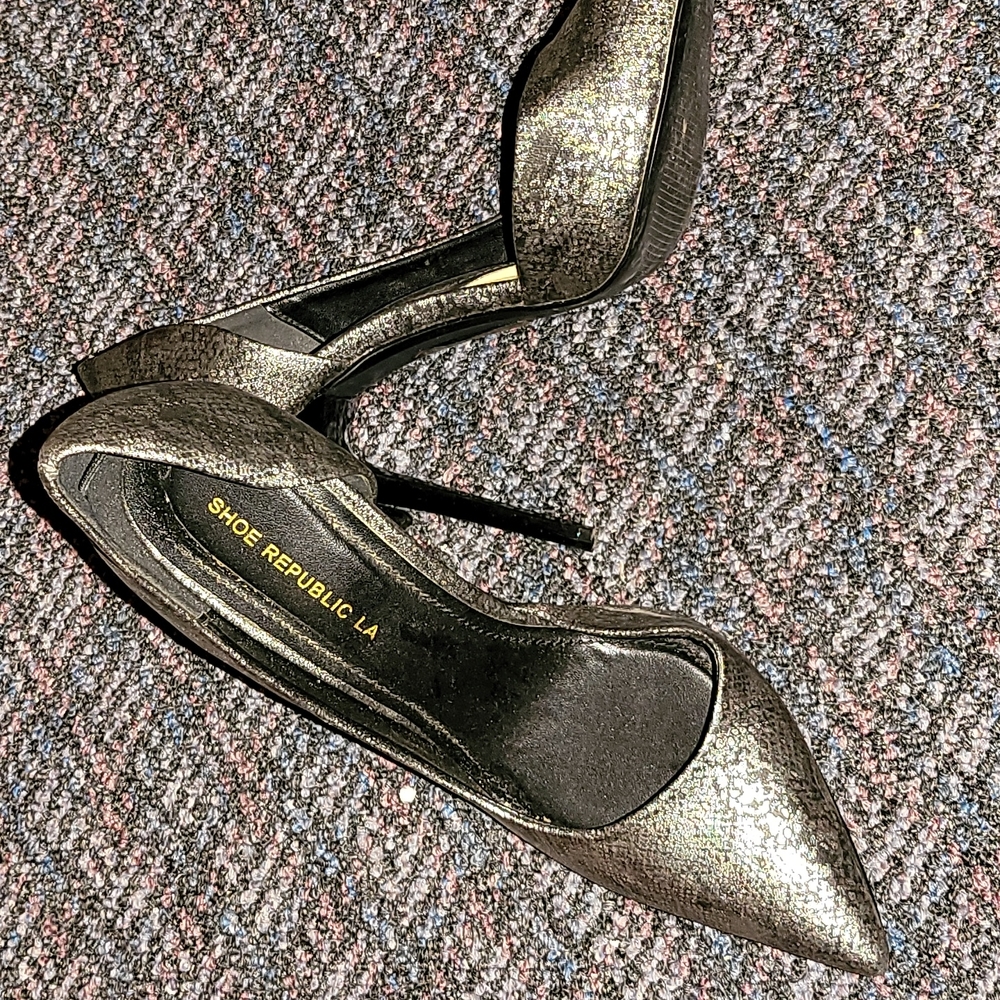 Snake skin pointy toe heels